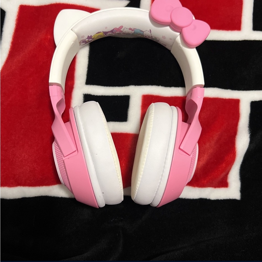 hello kitty razor headphones